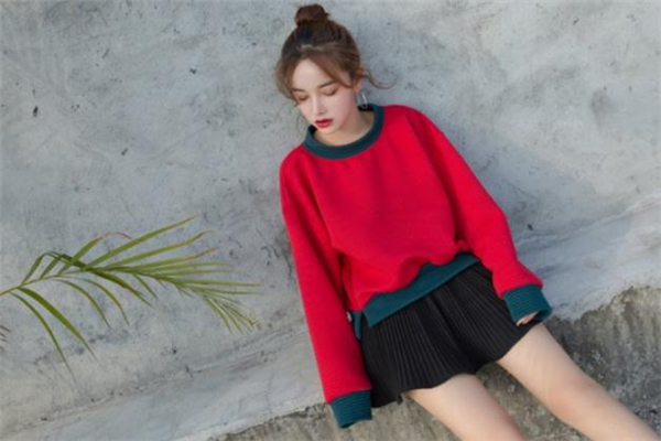 紅色衛(wèi)衣配什么裙子好看 紅色衛(wèi)衣搭配裙子圖片 紅色衛(wèi)衣配什么裙子好看 紅色衛(wèi)衣搭配裙子圖片