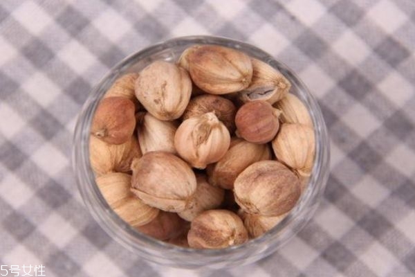 什么是白豆蔻呢 白豆蔻有什么營(yíng)養(yǎng)價(jià)值呢 什么是白豆蔻呢 白豆蔻有什么營(yíng)養(yǎng)價(jià)值呢