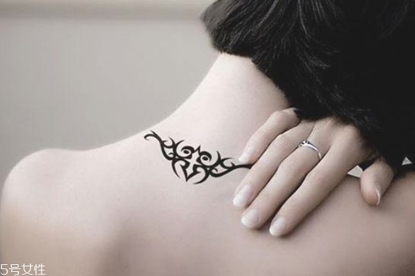 紋身掉皮期間如何保養(yǎng) 紋身前后注意事項 紋身掉皮期間如何保養(yǎng) 紋身前后注意事項