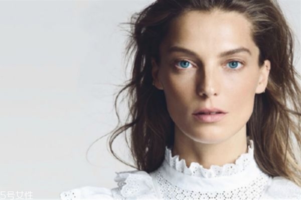 去眼袋有幾種 眼袋外切好還是內(nèi)切好 去眼袋有幾種 眼袋外切好還是內(nèi)切好