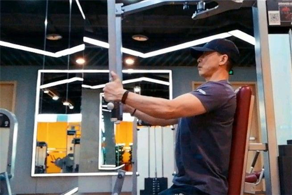 坐姿推胸怎么調(diào)高度 坐姿推胸最佳高度 坐姿推胸怎么調(diào)高度 坐姿推胸最佳高度