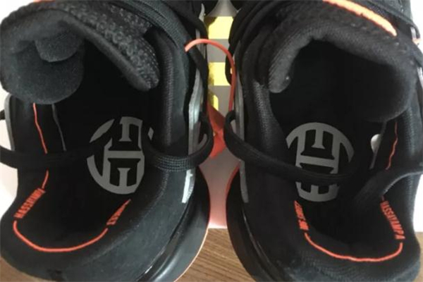 阿迪達(dá)斯哈登4黑銀開箱測評(píng) 哈登4和哈登2哪個(gè)舒服