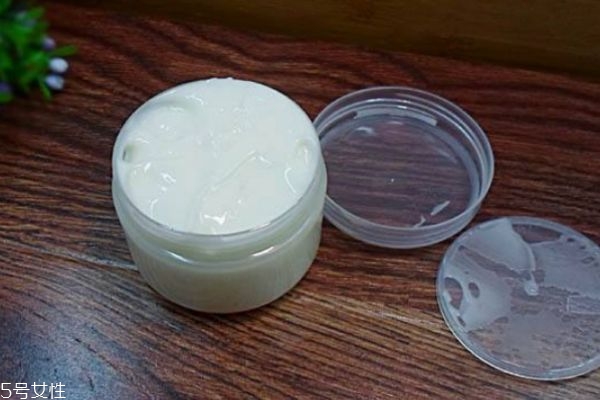 孕婦可以使用護(hù)手霜嗎 護(hù)手霜可以經(jīng)常使用嗎 孕婦可以使用護(hù)手霜嗎 護(hù)手霜可以經(jīng)常使用嗎