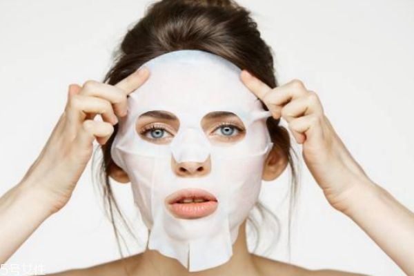 皮膚缺水會有什么危害呢 皮膚為什么會缺水呢 皮膚缺水會有什么危害呢 皮膚為什么會缺水呢