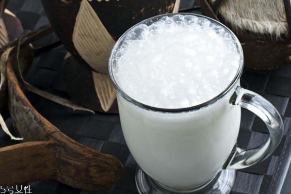 駱駝奶有什么營(yíng)養(yǎng)價(jià)值呢 喝駱駝奶有什么作用呢 駱駝奶有什么營(yíng)養(yǎng)價(jià)值呢 喝駱駝奶有什么作用呢