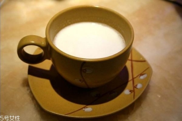 駱駝奶有什么營(yíng)養(yǎng)價(jià)值呢 喝駱駝奶有什么作用呢 駱駝奶有什么營(yíng)養(yǎng)價(jià)值呢 喝駱駝奶有什么作用呢