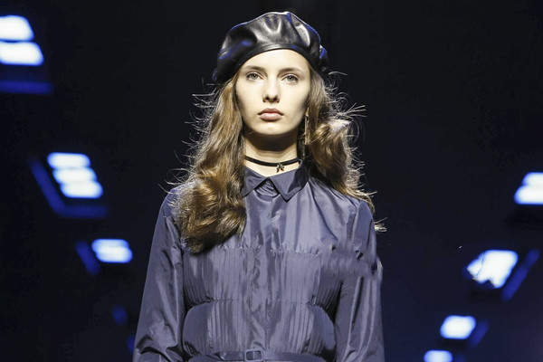 迪奧服裝風(fēng)格特點(diǎn) 迪奧高級(jí)女裝品種 迪奧服裝風(fēng)格特點(diǎn) 迪奧高級(jí)女裝品種