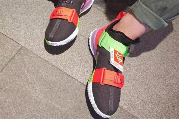 耐克士兵13和詹姆斯16哪個(gè)好 士兵13和lbj16對(duì)比測(cè)評(píng) 耐克士兵13和詹姆斯16哪個(gè)好 士兵13和lbj16對(duì)比測(cè)評(píng)