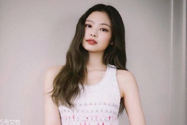 怎么判斷女生想不想讓我追她 有這五種表現(xiàn)還是趁早放棄 怎么判斷女生想不想讓我追她 有這五種表現(xiàn)還是趁早放棄