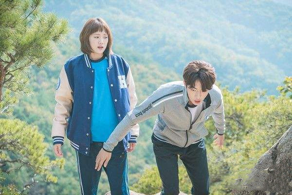 怎樣穿衛(wèi)衣才時髦 衛(wèi)衣應(yīng)該怎么搭 怎樣穿衛(wèi)衣才時髦 衛(wèi)衣應(yīng)該怎么搭