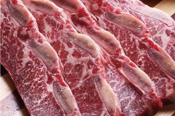 怎么看牛肉的真假 牛肉真假辨別 怎么看牛肉的真假 牛肉真假辨別