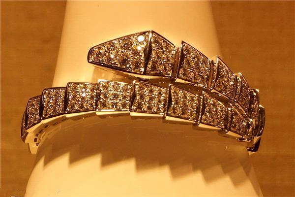 卡地亞手鐲值得購買嗎 卡地亞手鐲價格如何 卡地亞手鐲值得購買嗎 卡地亞手鐲價格如何