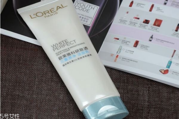 洗面奶一次擠多少 洗面奶用量多少合適 洗面奶一次擠多少 洗面奶用量多少合適