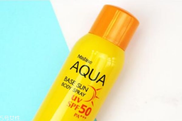 先噴防曬噴霧還是先化妝 化妝和防曬噴霧的順序 先噴防曬噴霧還是先化妝 化妝和防曬噴霧的順序