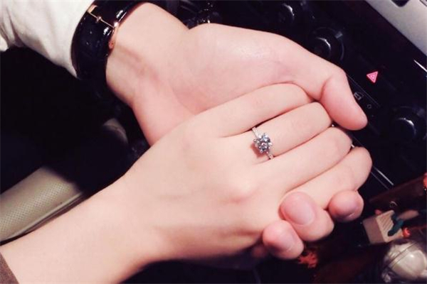 金至尊鉆戒怎么樣 金至尊鉆戒什么檔次 金至尊鉆戒怎么樣 金至尊鉆戒什么檔次