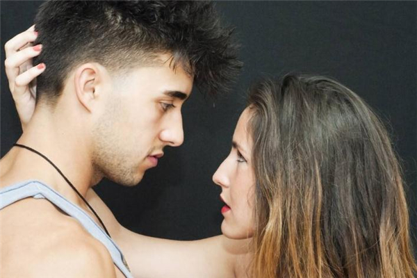 女朋友說頭疼怎么回復(fù) 女朋友說頭疼怎么安慰 女朋友說頭疼怎么回復(fù) 女朋友說頭疼怎么安慰