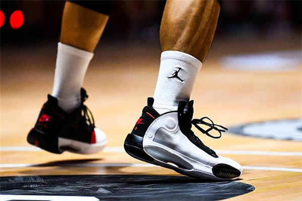 aj34黑白配色會(huì)氧化嗎 aj34氧化了怎么清洗 aj34黑白配色會(huì)氧化嗎 aj34氧化了怎么清洗