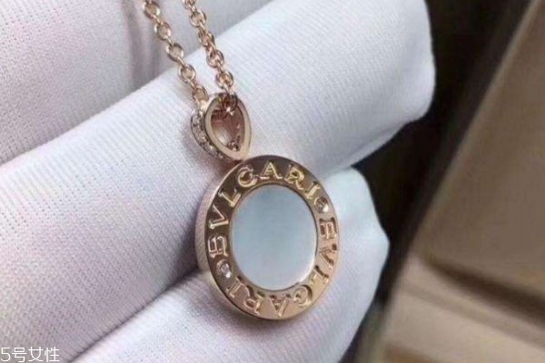 寶格麗首飾怎么區(qū)分真假呢 寶格麗首飾怎么保養(yǎng)呢 寶格麗首飾怎么區(qū)分真假呢 寶格麗首飾怎么保養(yǎng)呢