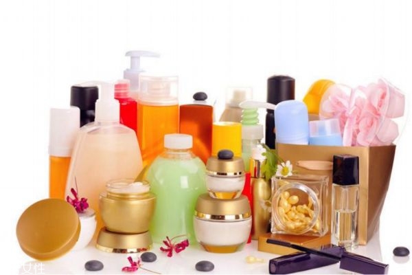 秋天油性皮膚應(yīng)該怎么選擇護膚品呢 秋天油性皮膚應(yīng)該怎么選擇護膚品呢