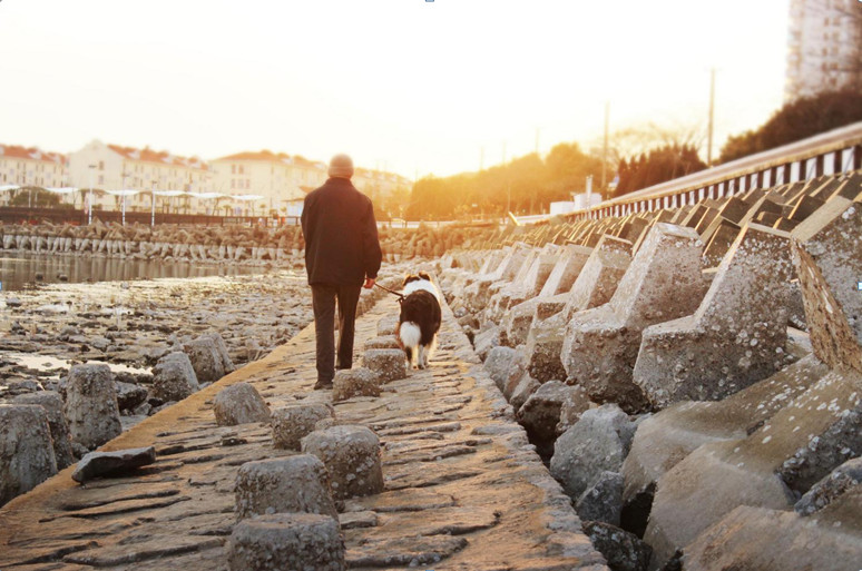 老年人如何補(bǔ)充鈣？補(bǔ)鈣就用湯臣倍健膠原軟骨素鈣片