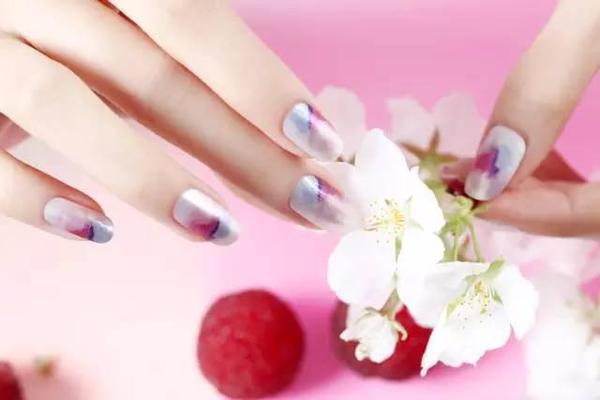 2019短款法式美甲有哪些 哪種美甲時尚又高級 2019短款法式美甲有哪些 哪種美甲時尚又高級