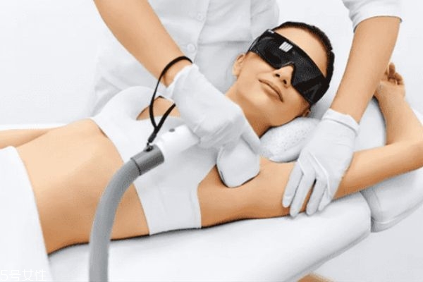 脫毛儀燈頭怎么清潔 激光和強脈沖光的區(qū)別
