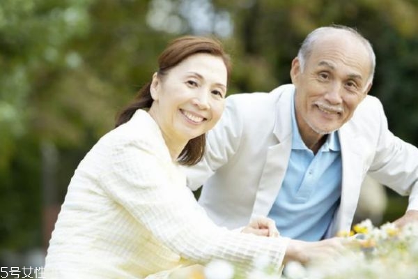 如何維護婚姻關系 夫妻增進感情的小技巧