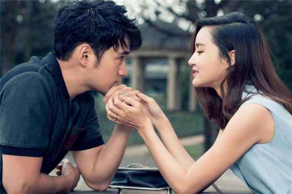 現(xiàn)任問(wèn)你和前任的事情怎么回答 現(xiàn)任不能釋懷前任怎么辦