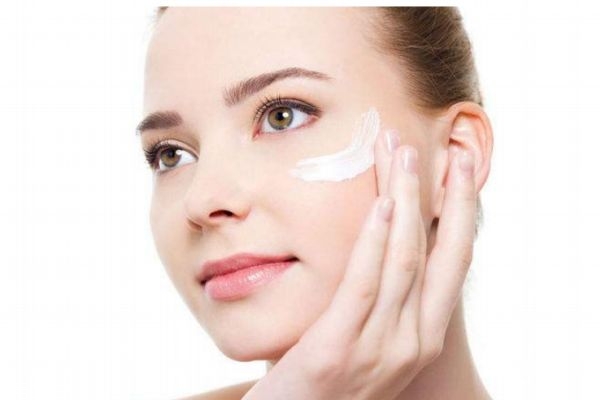 秋季應該怎么使用水乳呢 秋季護膚小技巧有什么呢 秋季應該怎么使用水乳呢 秋季護膚小技巧有什么呢