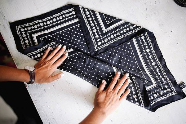 絲巾怎么搭配衣服 絲巾有哪些圍法 絲巾怎么搭配衣服 絲巾有哪些圍法