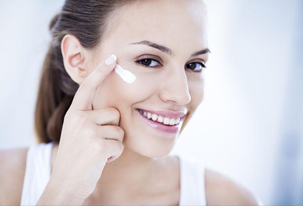 用乳液了還要擦面霜嗎 專業(yè)人士這樣說 用乳液了還要擦面霜嗎 專業(yè)人士這樣說