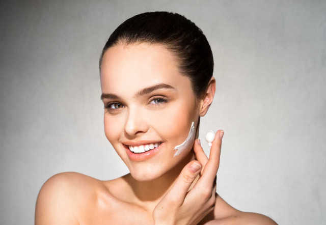 用乳液了還要擦面霜嗎 專業(yè)人士這樣說 用乳液了還要擦面霜嗎 專業(yè)人士這樣說