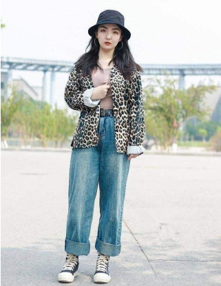 闊腿牛仔褲怎么搭配最好看 闊腿牛仔褲怎么搭配最好看