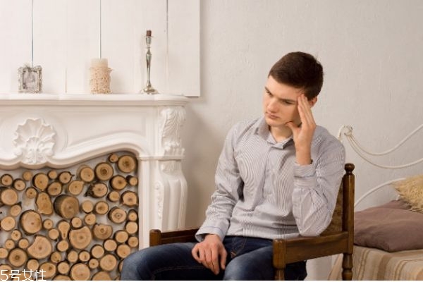 女生為什么不主動聊天 女生回消息慢說明什么 女生為什么不主動聊天 女生回消息慢說明什么