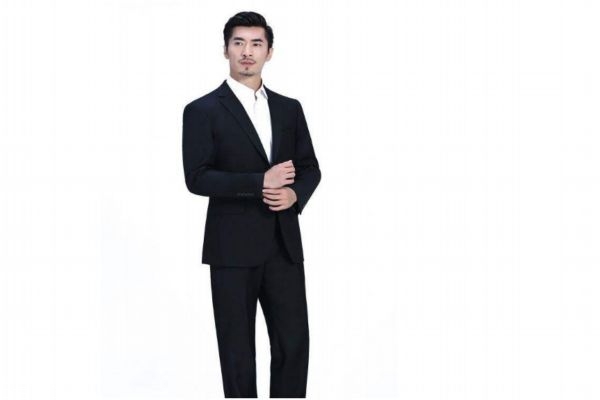 西裝應該怎么穿呢 一般什么時候需要穿西裝呢 西裝應該怎么穿呢 一般什么時候需要穿西裝呢