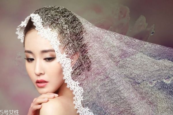 結(jié)婚要化什么妝呢 結(jié)婚的妝應(yīng)該怎么化呢 結(jié)婚要化什么妝呢 結(jié)婚的妝應(yīng)該怎么化呢