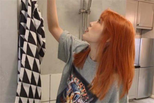 臟橘色染發(fā)后可以洗頭嗎 臟橘色染完多久可以洗頭 臟橘色染發(fā)后可以洗頭嗎 臟橘色染完多久可以洗頭