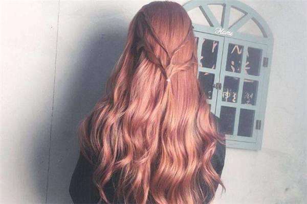 棕紅色發(fā)色適合什么膚色 棕紅色頭發(fā)適合年齡 棕紅色發(fā)色適合什么膚色 棕紅色頭發(fā)適合年齡