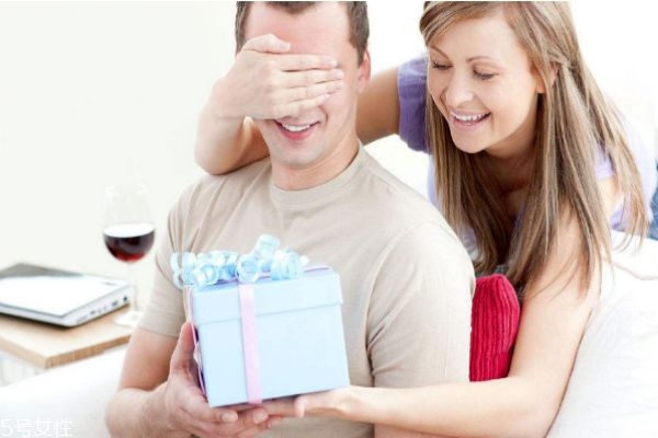 送男性朋友什么禮物比較好 男人內(nèi)心想收到的禮物 送男性朋友什么禮物比較好 男人內(nèi)心想收到的禮物