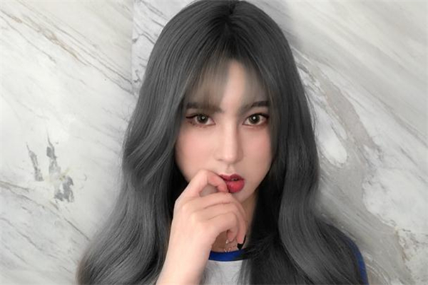 鉛筆灰頭發(fā)看著明顯嗎 鉛筆灰發(fā)色需要漂嗎 鉛筆灰頭發(fā)看著明顯嗎 鉛筆灰發(fā)色需要漂嗎