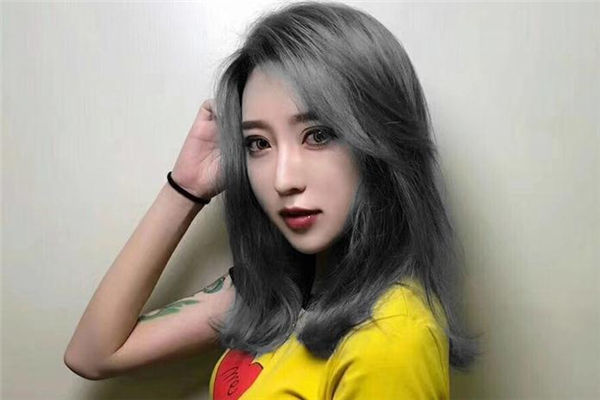 鉛筆灰頭發(fā)看著明顯嗎 鉛筆灰發(fā)色需要漂嗎 鉛筆灰頭發(fā)看著明顯嗎 鉛筆灰發(fā)色需要漂嗎