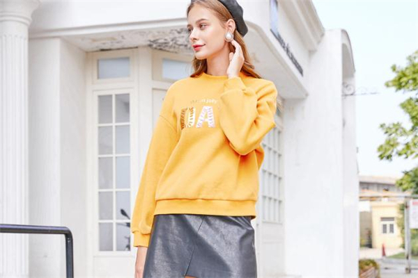黃色衛(wèi)衣配什么裙子好看 黃色衛(wèi)衣搭配裙子圖片 黃色衛(wèi)衣配什么裙子好看 黃色衛(wèi)衣搭配裙子圖片