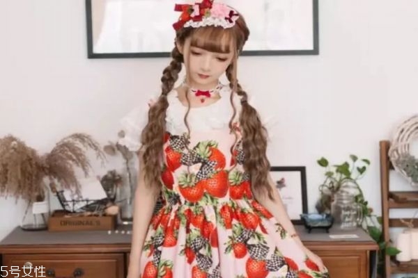 哪些發(fā)型適合洛麗塔 洛麗塔適合什么發(fā)型 哪些發(fā)型適合洛麗塔 洛麗塔適合什么發(fā)型