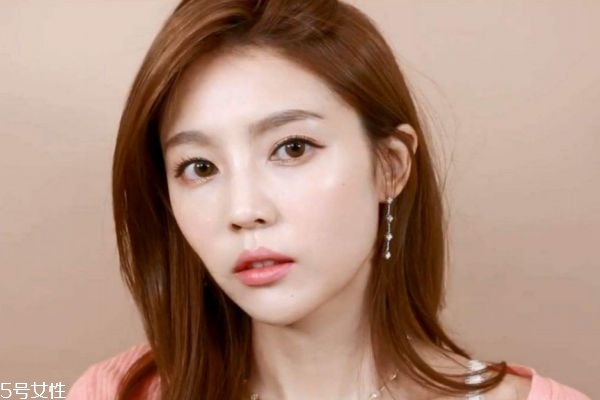 冬季應(yīng)該怎么化妝 化妝錯誤會導(dǎo)致皮膚變差 冬季應(yīng)該怎么化妝 化妝錯誤會導(dǎo)致皮膚變差