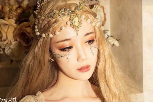 洛麗塔妝容怎么畫(huà) 洛麗塔妝容教程 洛麗塔妝容怎么畫(huà) 洛麗塔妝容教程