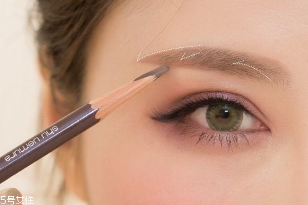 眉毛應(yīng)該怎么化呢 化眉毛有什么注意的呢 眉毛應(yīng)該怎么化呢 化眉毛有什么注意的呢