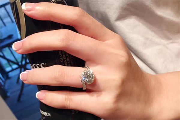 戴比爾斯和謝瑞麟哪個好 戴比爾斯和謝瑞麟對比 戴比爾斯和謝瑞麟哪個好 戴比爾斯和謝瑞麟對比