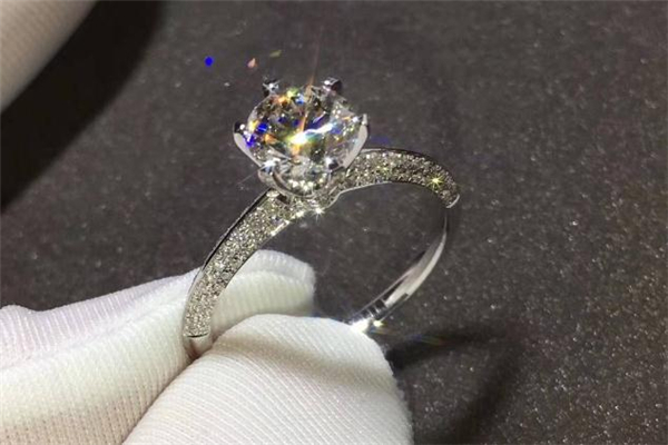 戴比爾斯和謝瑞麟哪個好 戴比爾斯和謝瑞麟對比 戴比爾斯和謝瑞麟哪個好 戴比爾斯和謝瑞麟對比