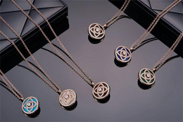 戴比爾斯和卡地亞哪個(gè)好 戴比爾斯比得上卡地亞嗎 戴比爾斯和卡地亞哪個(gè)好 戴比爾斯比得上卡地亞嗎