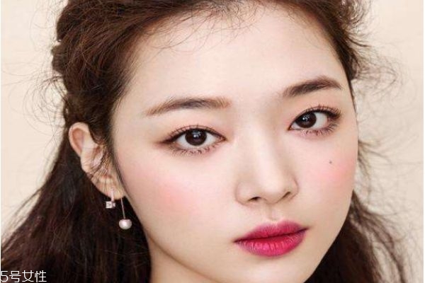 適合約會(huì)的妝容 約會(huì)妝容步驟 適合約會(huì)的妝容 約會(huì)妝容步驟